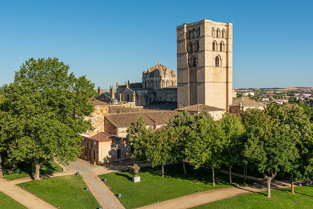 Discover Zamora Cathedral, its unmistakable silhouette crowns the hill where the Duero capital sits