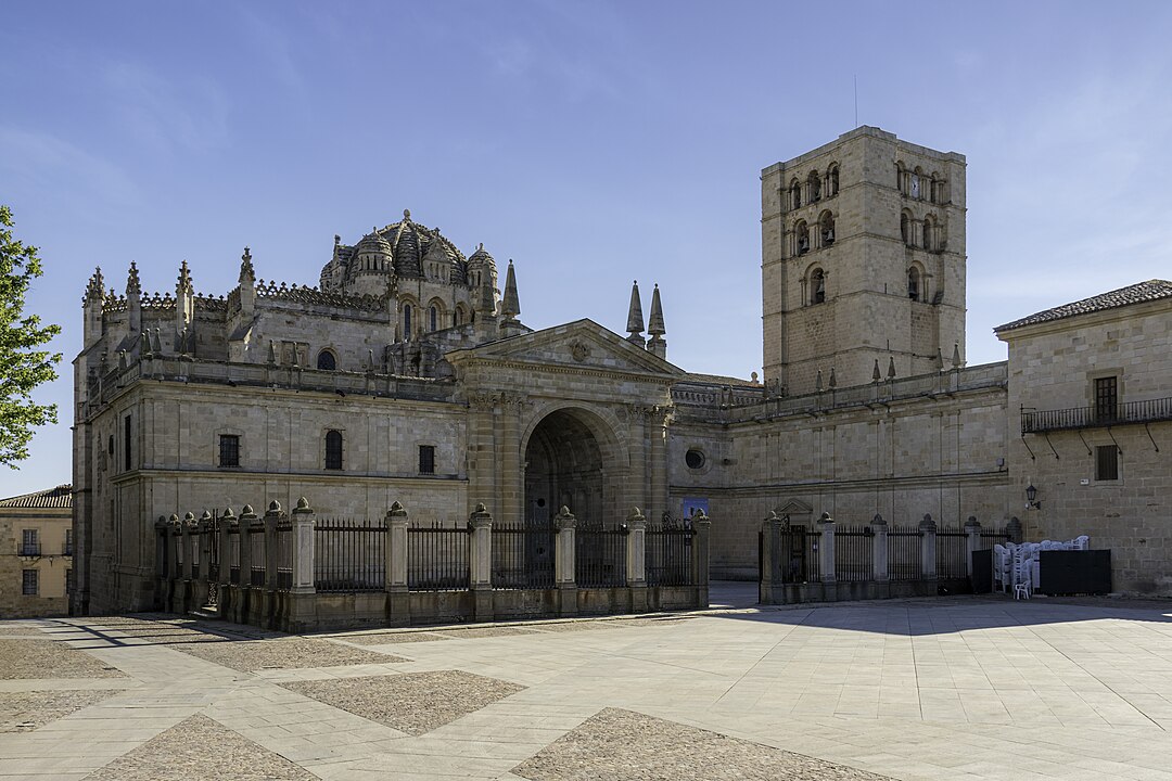 Discover Zamora Cathedral, its unmistakable silhouette crowns the hill where the Duero capital sits