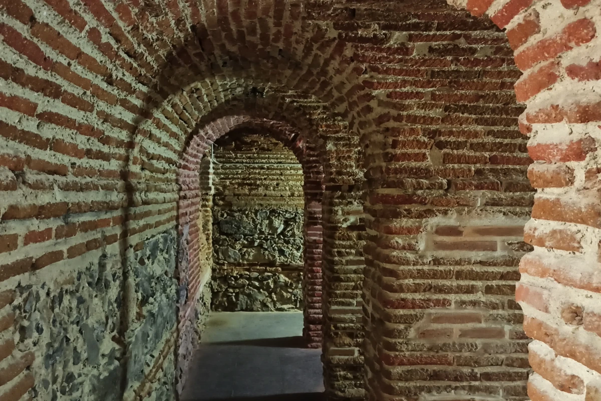 Cárcel de la Corona Dungeons in Lavapiés: the Hidden Cells beneath Madrid’s Antón Martín Senior Centre